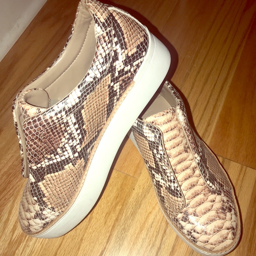 M4D3 “Super” shoe in snakeprint
